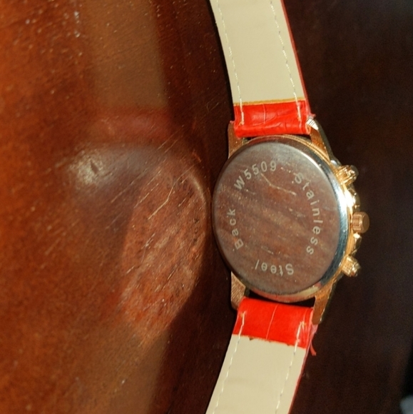 Generic Stainless Steel Watch (Red) - Picture 5 of 5